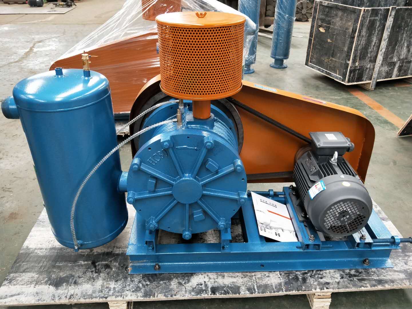 羅茨風(fēng)機(jī)具有強(qiáng)制管道變形和延長管道壽命的作用